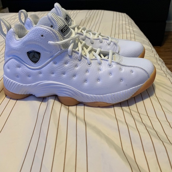 Jordan’s Jumpman Team 2 “white” - Picture 1 of 6